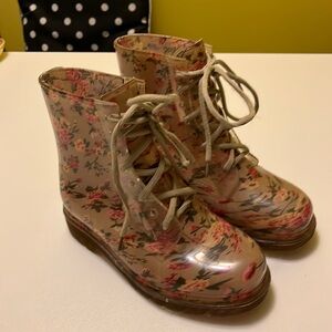 VIVO VENETO floral rain boots. Size 7 lace up like new.
